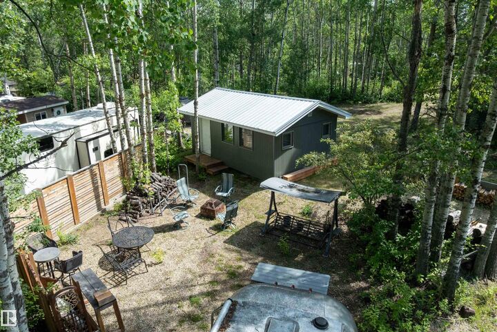 Property Photo:  53509 RR 60 101  AB T0E 1H0 