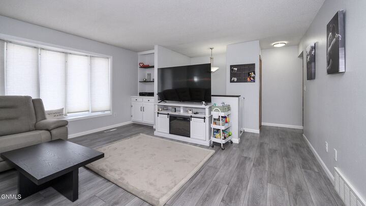 Property Photo:  1401 17th Street SE  ND 58554 