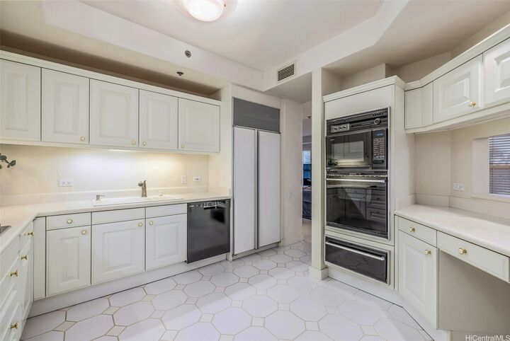 Property Photo: 1080 S Beretania Street 303 HI 96814