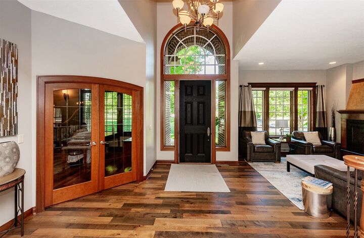 Property Photo:  605 Oakwood Place  IA 50226 