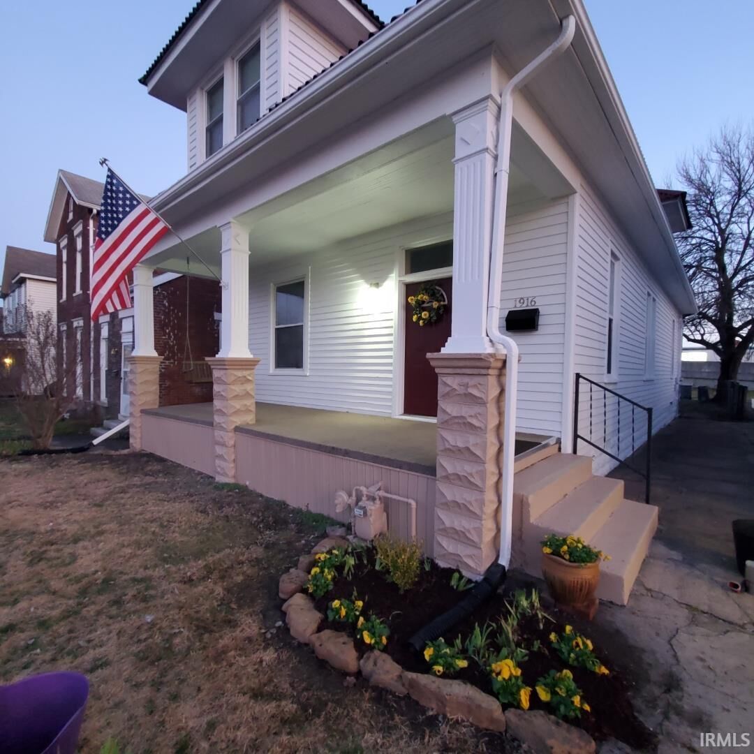 Property Photo: 1916 W Indiana Street IN 47712