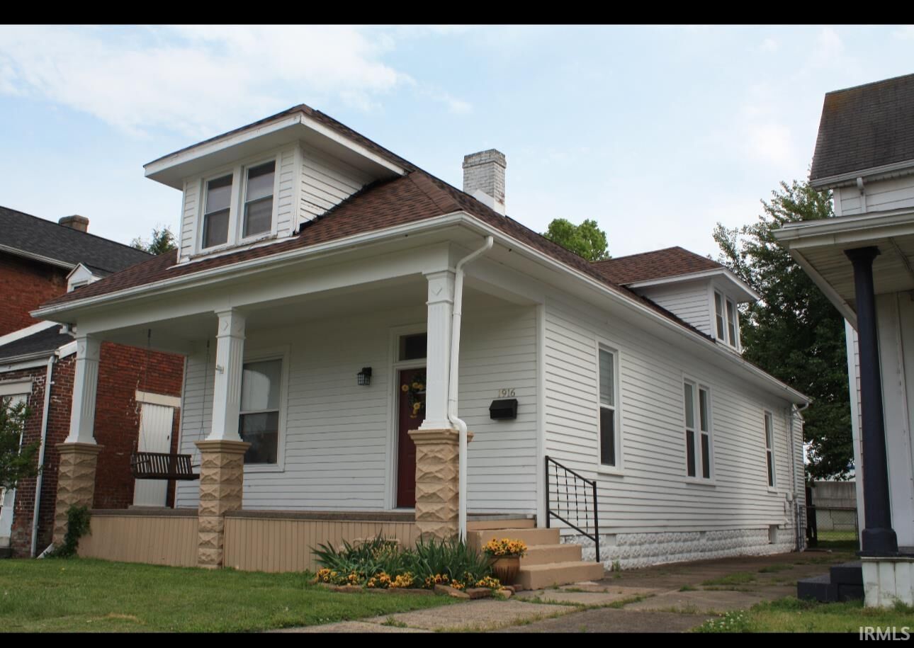 Property Photo:  1916 W Indiana Street  IN 47712 