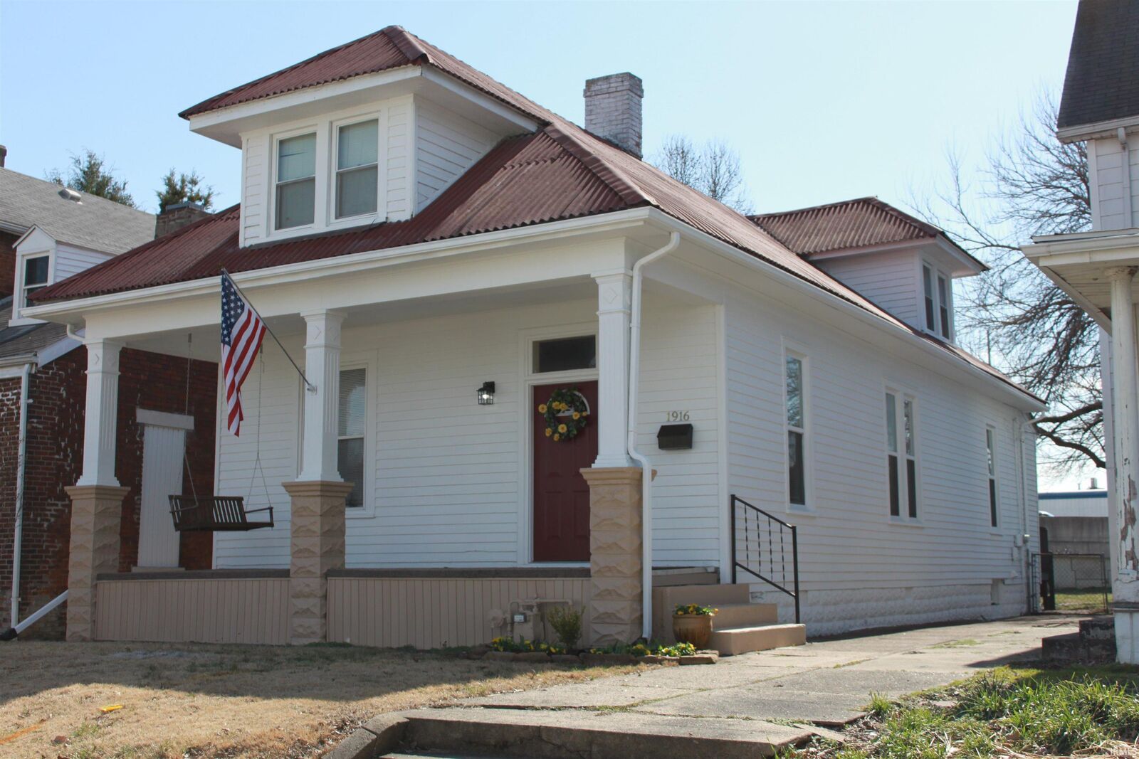 Property Photo:  1916 W Indiana Street  IN 47712 