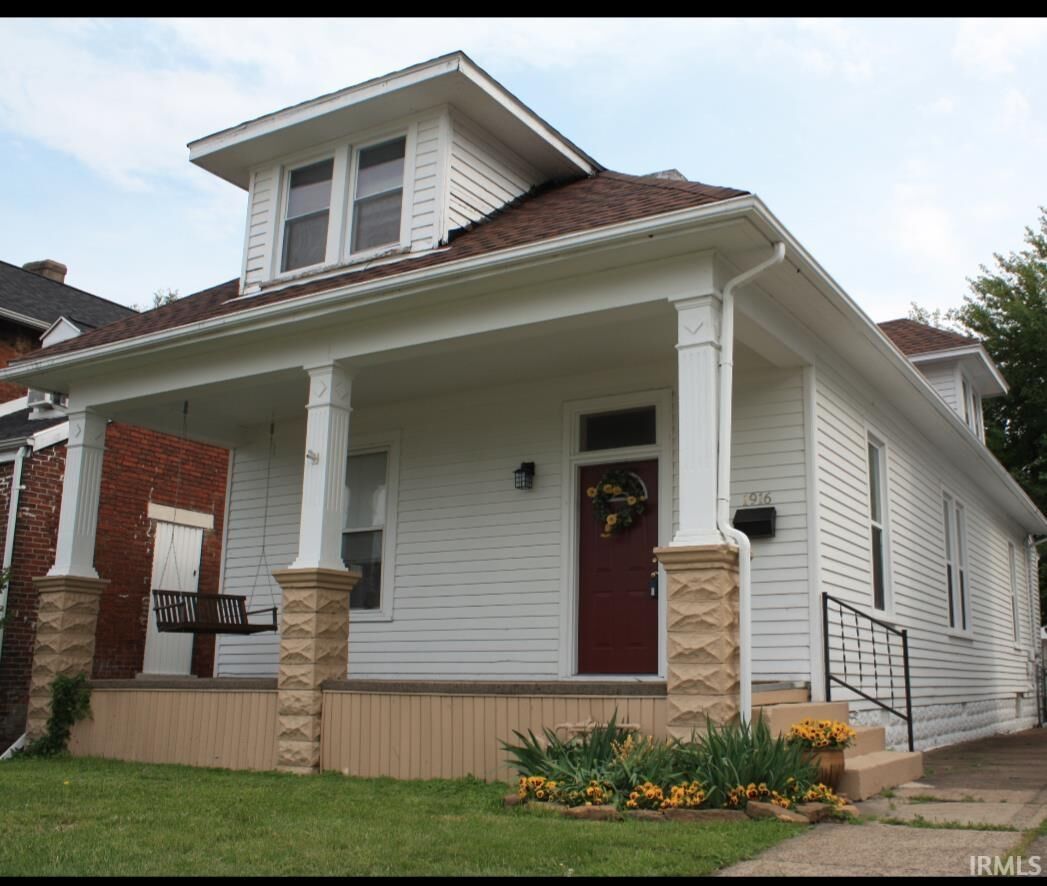 Property Photo:  1916 W Indiana Street  IN 47712 