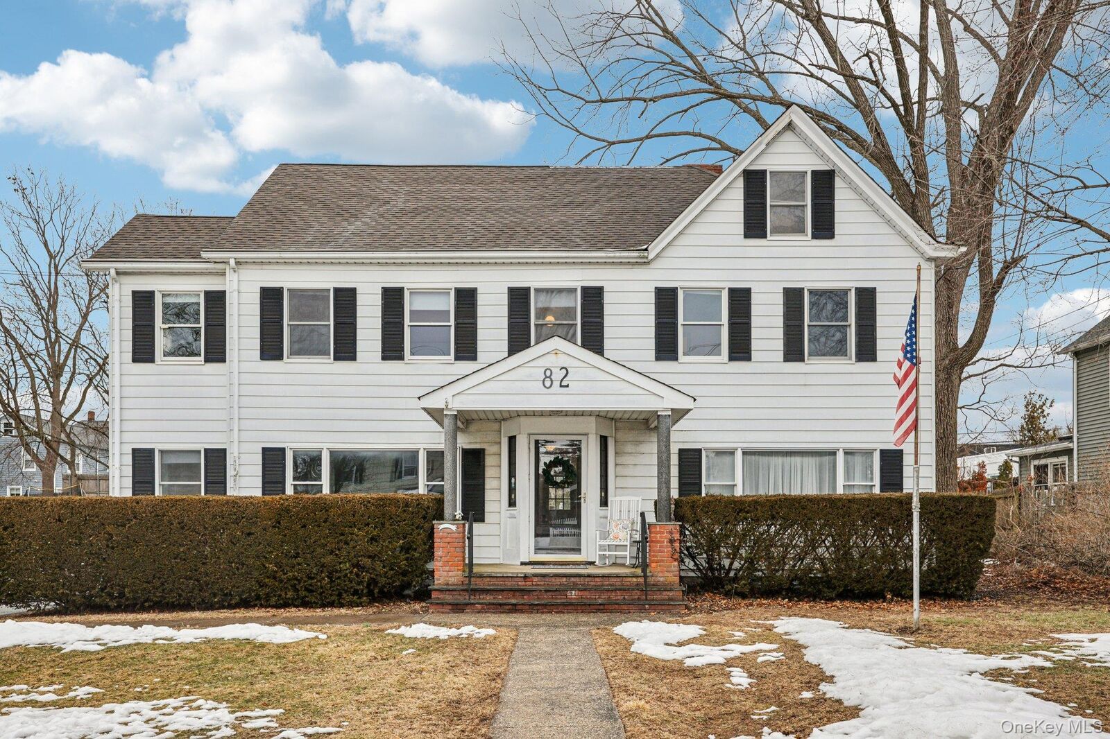 Property Photo:  82 Vernon Avenue  NY 11732 