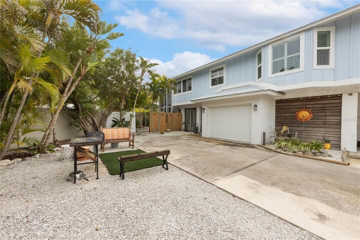 Property Photo:  417 Poinsettia Road  FL 34216 