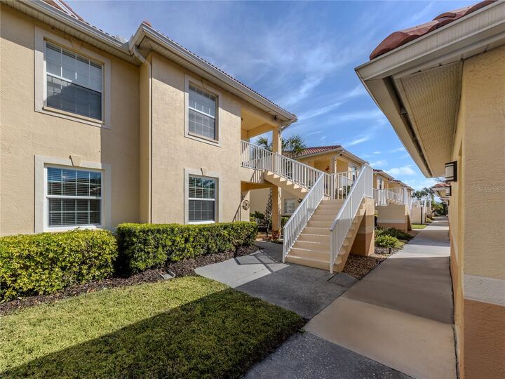 Property Photo:  902 Casa Del Lago Way 902  FL 34292 