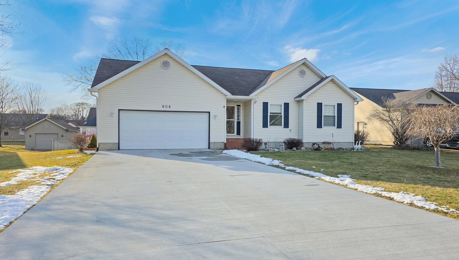 Property Photo:  608 Stone Creek Pass  MI 48420 