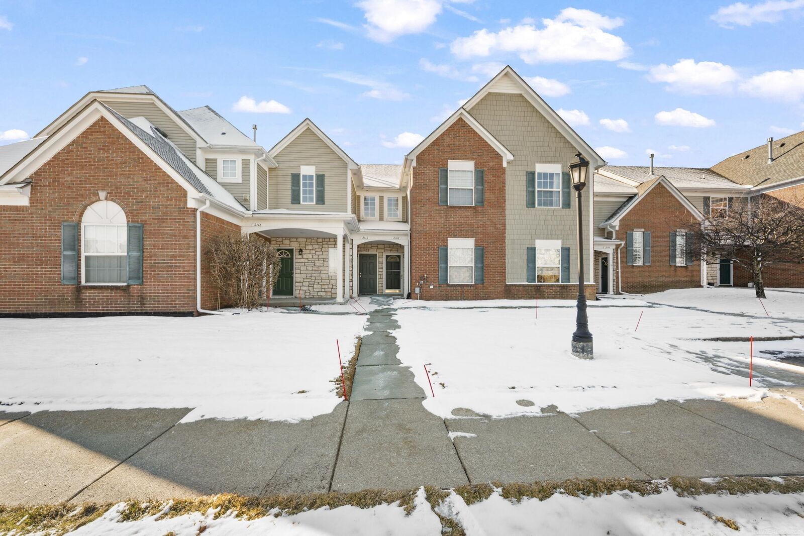 Property Photo:  2108 Monarch Drive  MI 48316 
