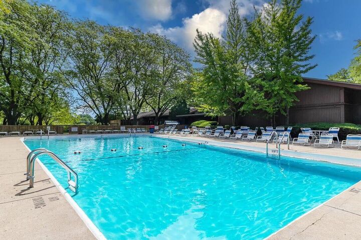 Property Photo:  6010 Oakwood Drive 3B  IL 60532 