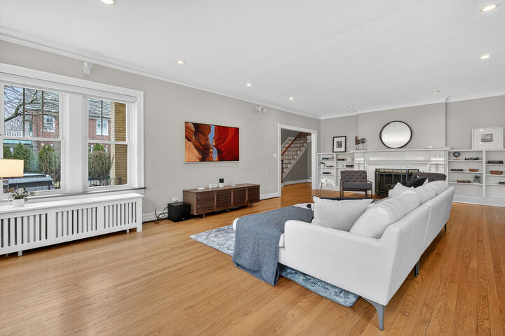 Property Photo:  2440 Asbury Avenue  IL 60201 