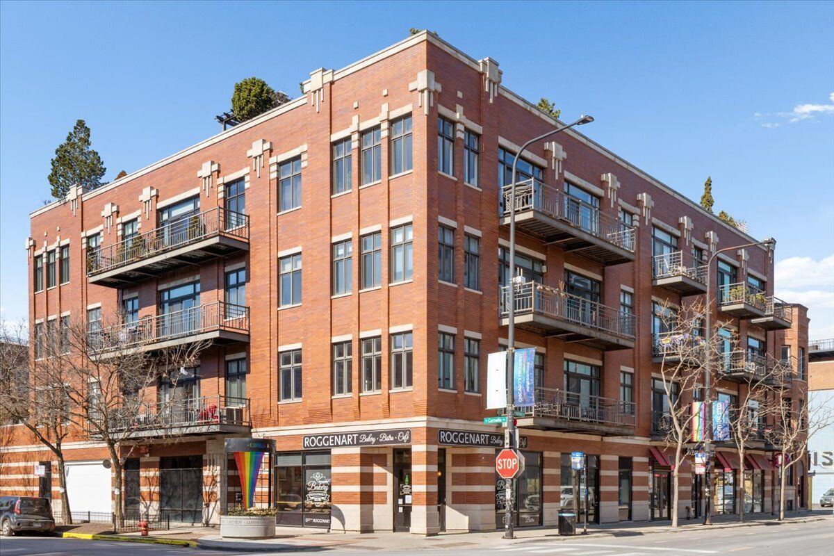 Property Photo:  800 W Cornelia Avenue 407  IL 60657 