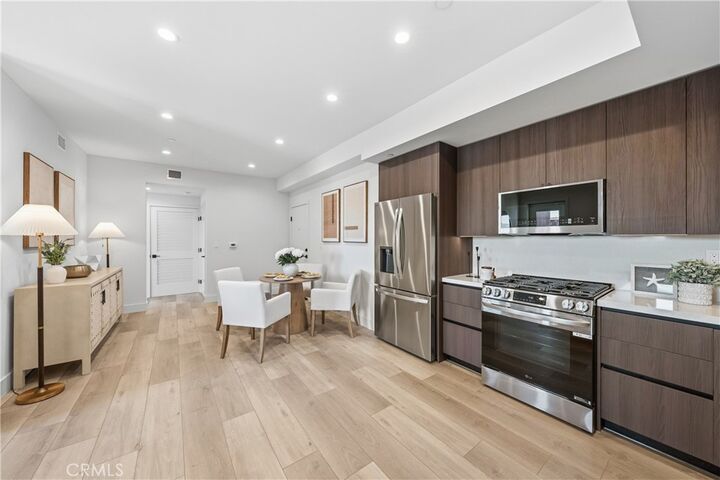 Property Photo:  150 S Oak Knoll Avenue 105  CA 91101 