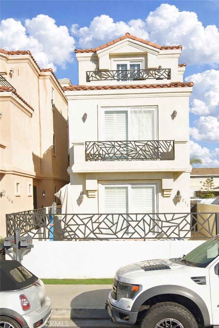 Property Photo:  211 Chicago  CA 92648 