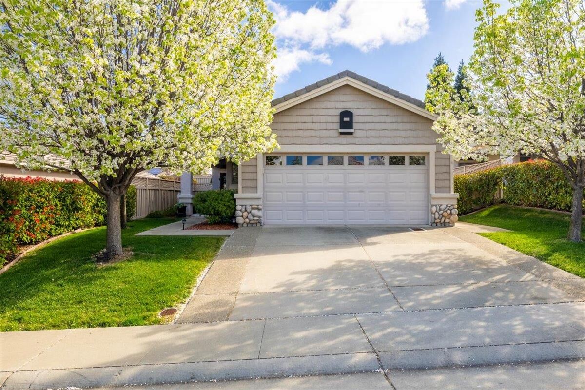 Property Photo:  425 Hopkins Court  CA 95648 