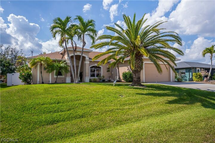 Property Photo:  1230 SE 3rd Avenue  FL 33990 