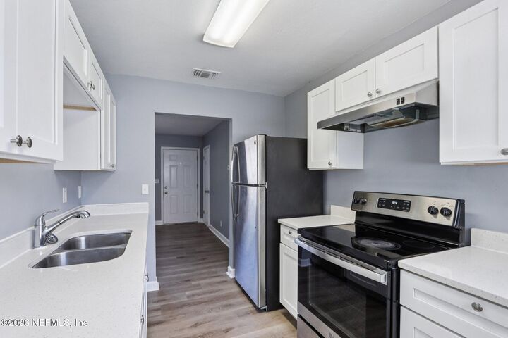 Property Photo:  6928 Goldilocks Lane  FL 32210 