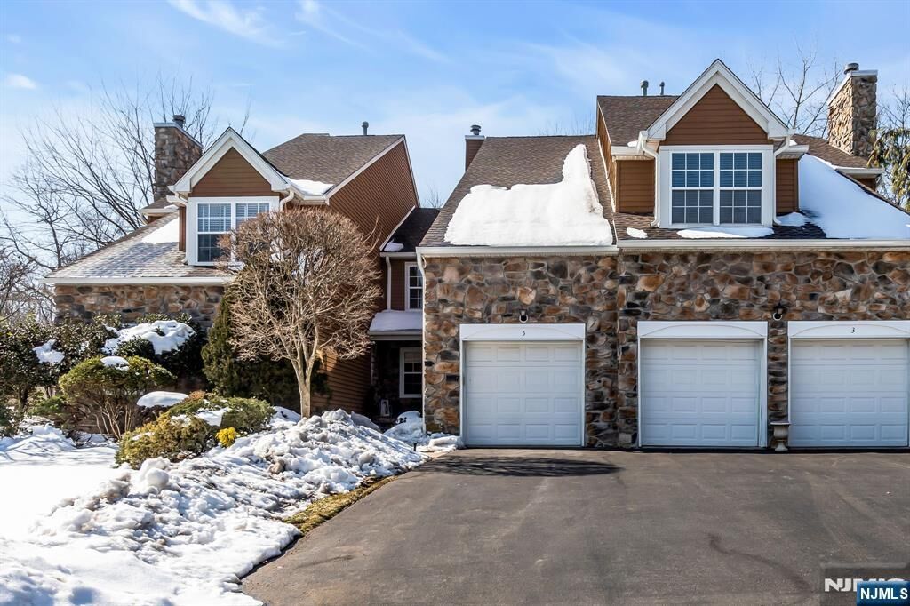 Property Photo:  5 Hunter Road  NJ 07508 