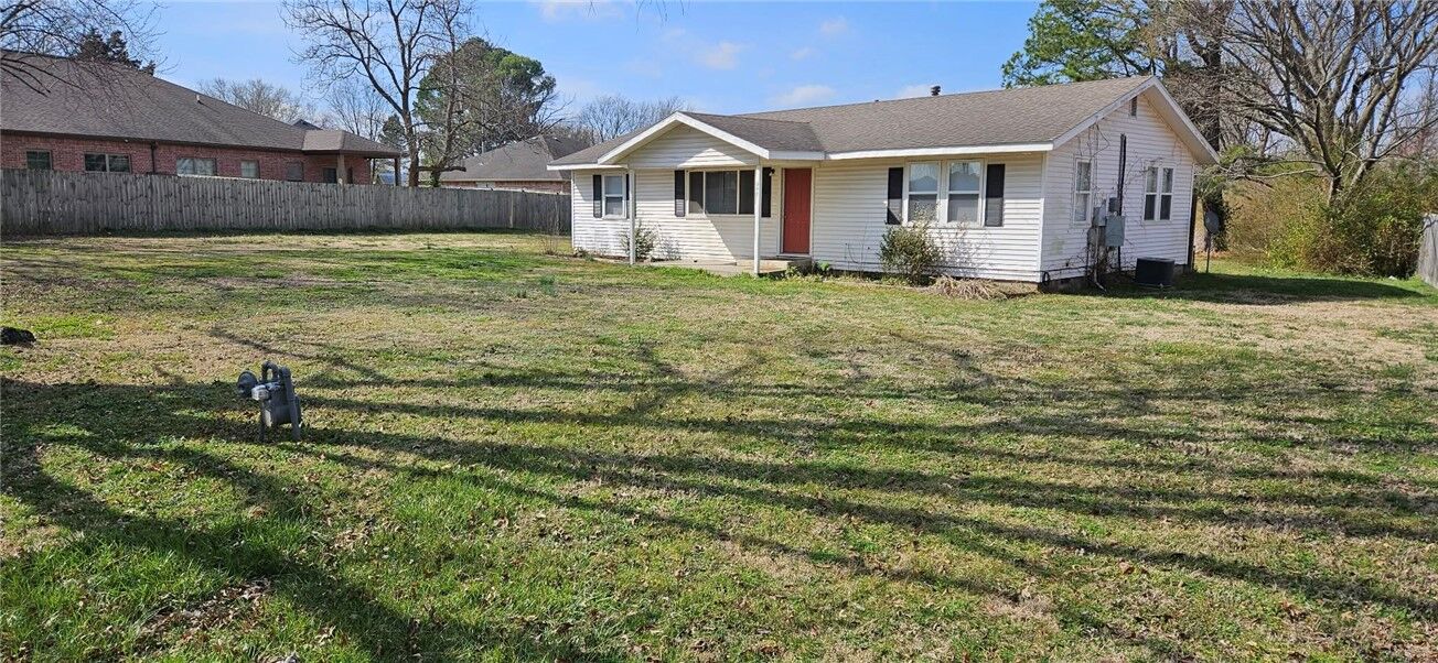 Property Photo:  314 S Neal Street  AR 72753 