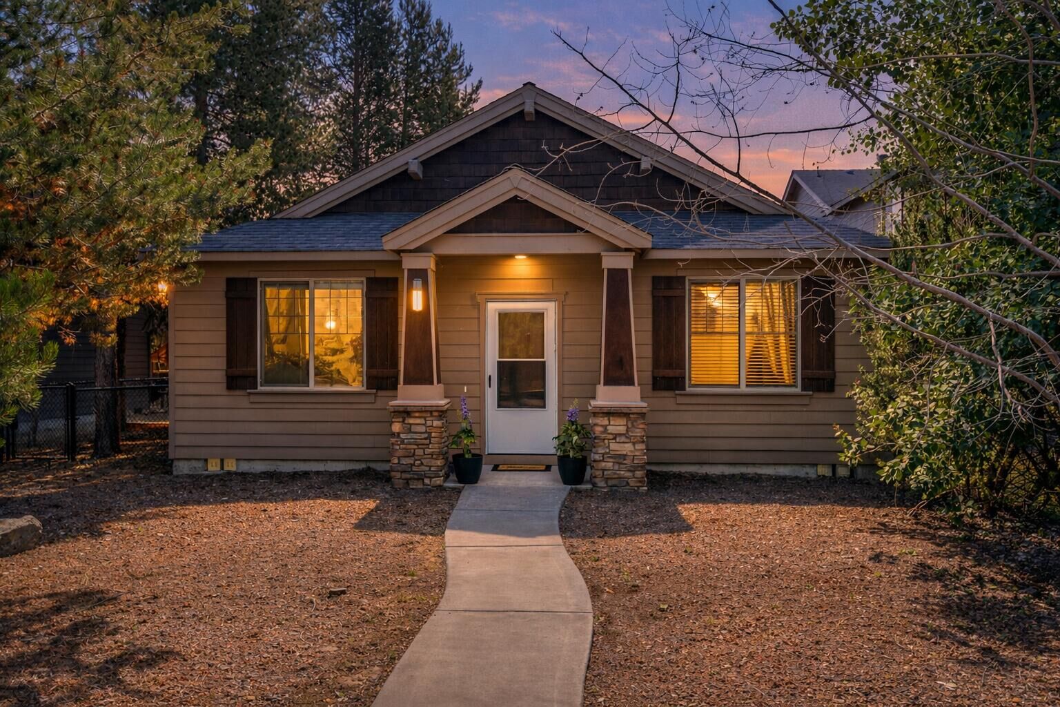 Property Photo: 51861 Hollinshead Place OR 97739