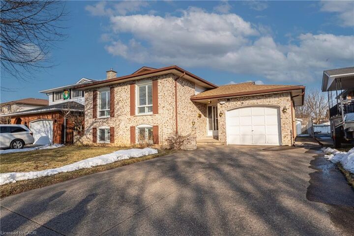 Property Photo:  14 Eagleson Drive  ON L2M 7J4 