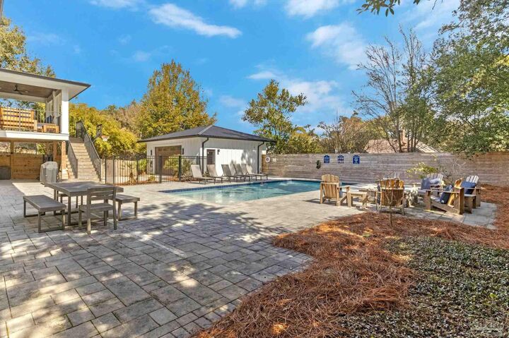 Property Photo:  1822 Whaley Ave  FL 32503 