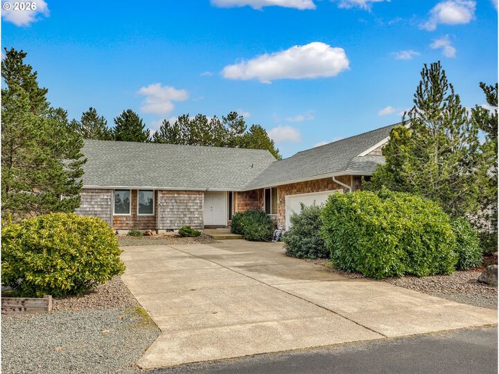 Property Photo: 9915 Pine Ridge Dr OR 97131