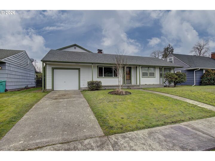 Property Photo:  9234 SE Salmon St  OR 97216 