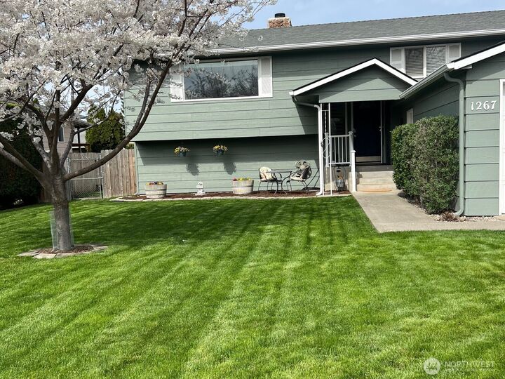 Property Photo:  1267 SE Constitution Drive  WA 99324 