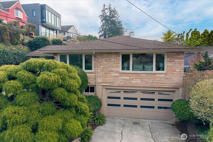 Property Photo:  2815 W Smith Street  WA 98199 