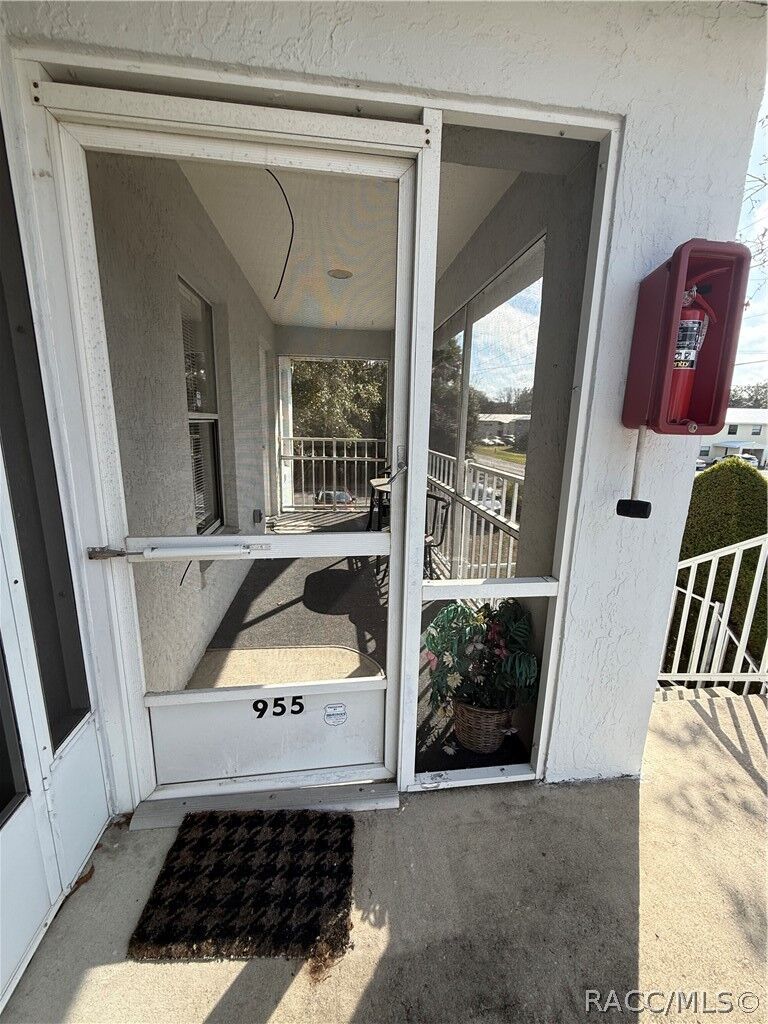 Property Photo: 955 SE Mayo Drive FL 34429