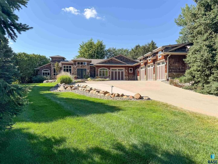 Property Photo: 411 S Country Club Ave SD 57005