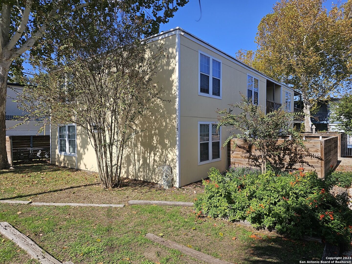 Property Photo:  1305 E Mulberry Ave 3  TX 78209 