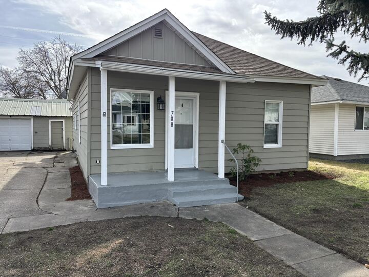 Property Photo:  708 E Providence Ave  WA 99207 