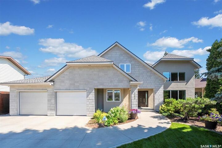 Property Photo:  323 Mallin Crescent  SK S7K 7X2 