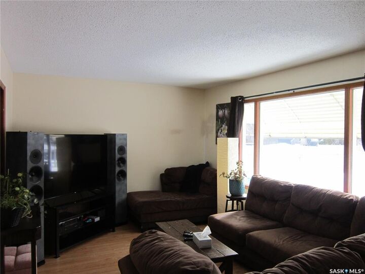 Property Photo:  552 6th Street E  SK S6V 0N4 