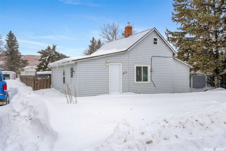 Property Photo: 313 Burns Avenue W SK S0E 1A0