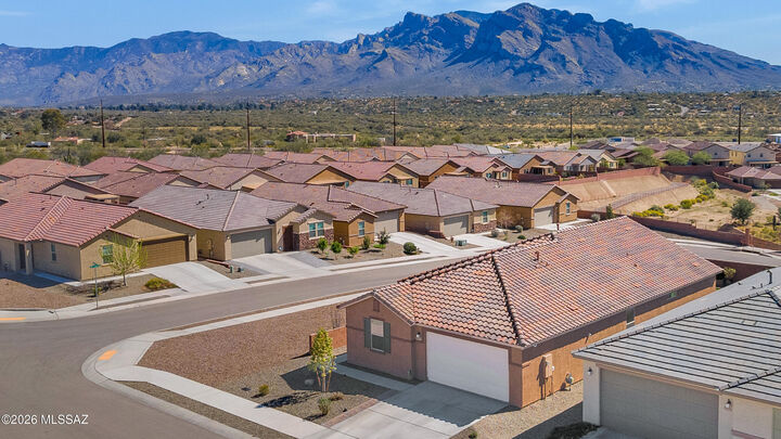 Property Photo:  9424 N Sunstone Moon Place  AZ 85742 