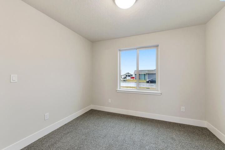 Property Photo: 401 Glenwood Ave WA 98930