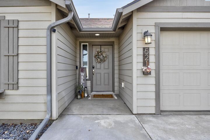 Property Photo:  521 Marysville Way  WA 99352 