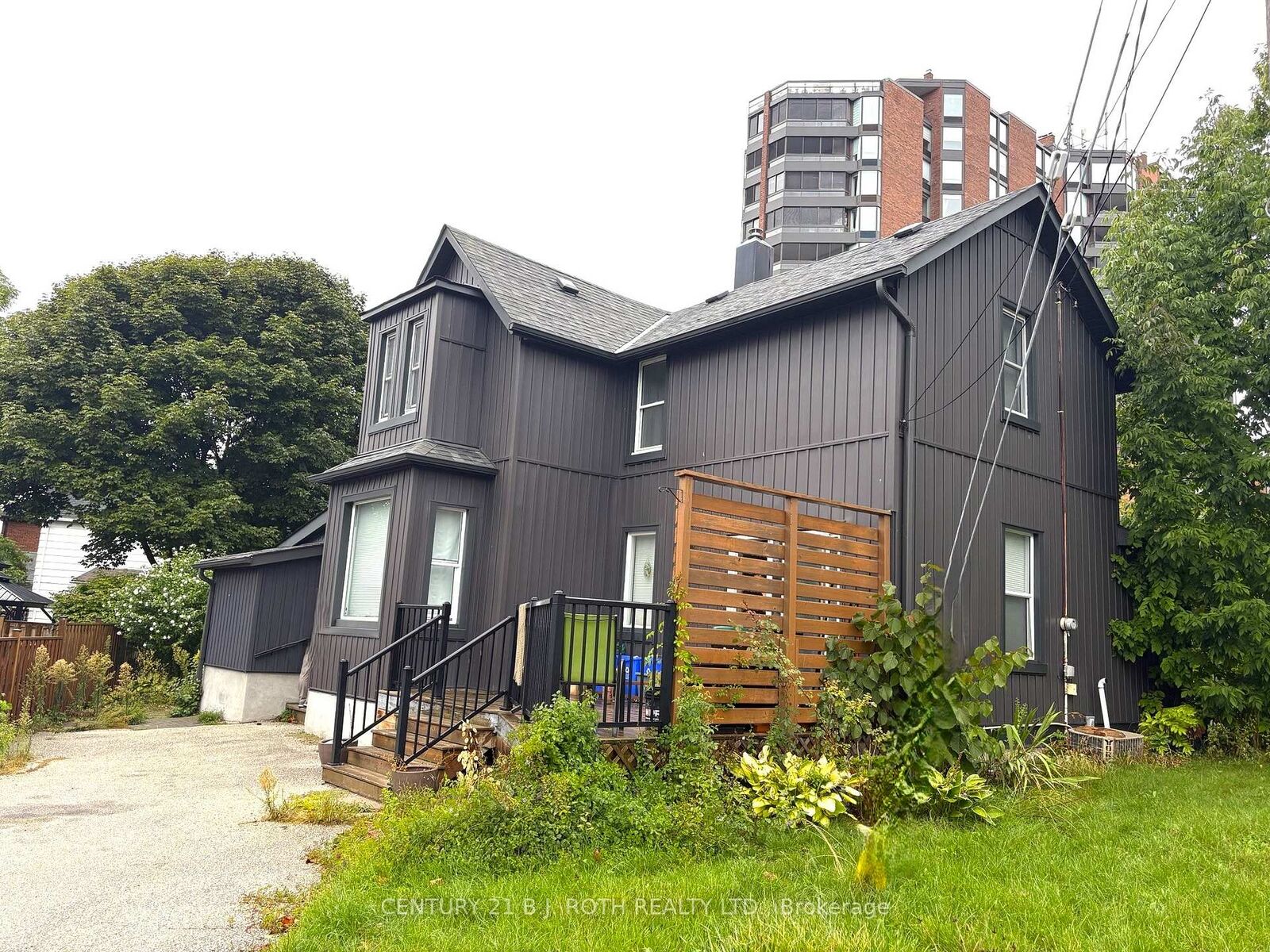 Property Photo: 253 Dunlop Street E ON L4M 1B6