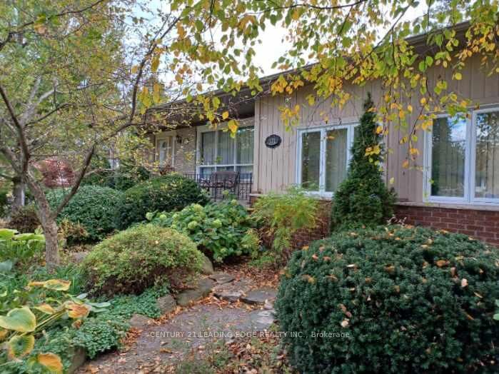 Property Photo:  121 Twyn Rivers Drive  ON L1V 6L1 