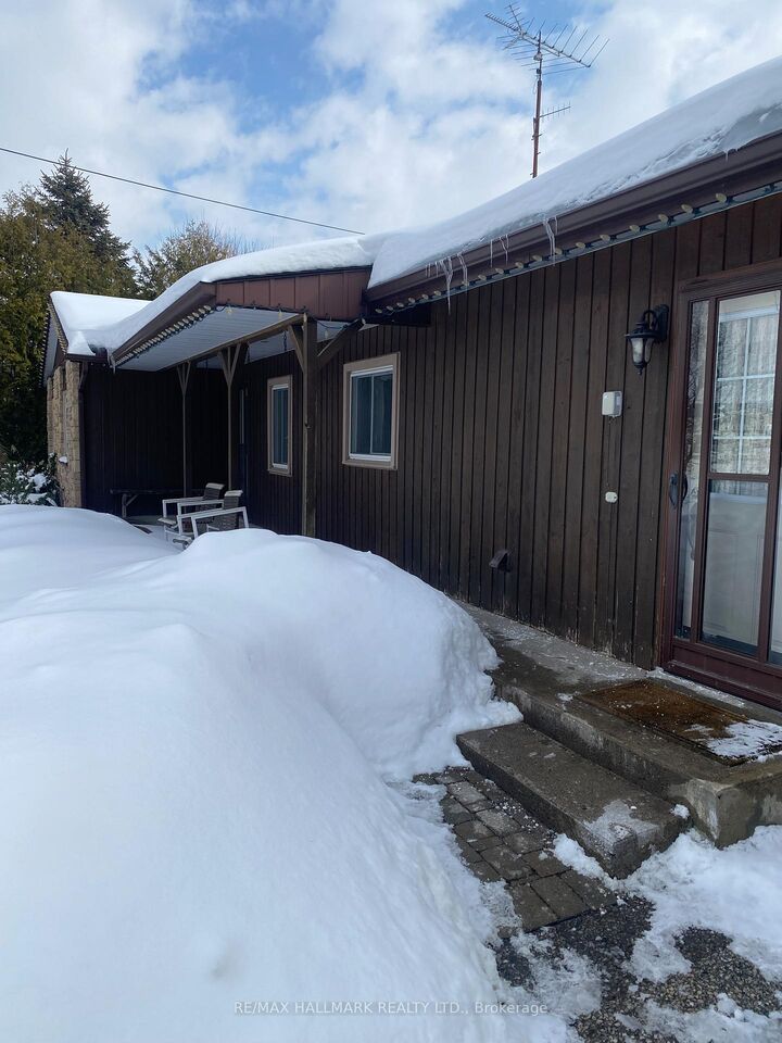Property Photo: 4749 Aurora Road E ON L4A 3J8