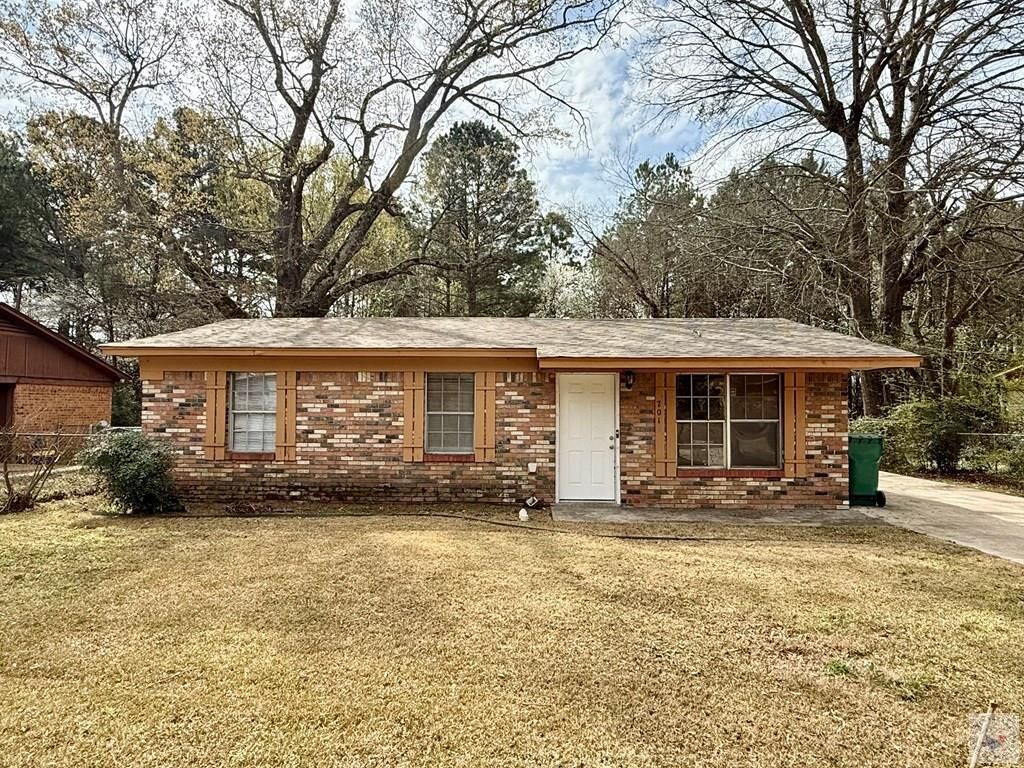 Property Photo:  701 Hillview St  TX 75501 