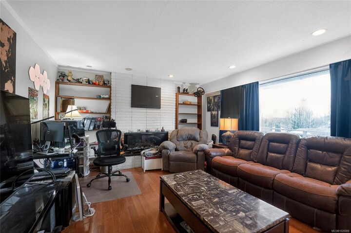 Property Photo: 150 June Ave BC V9S 4R7