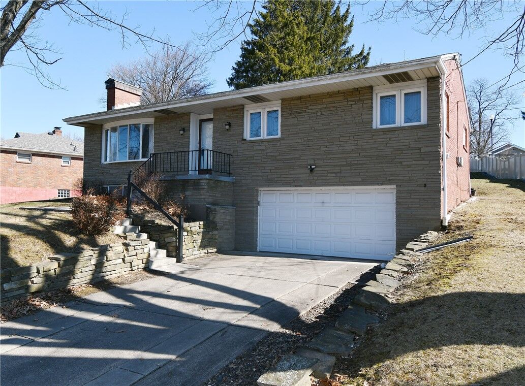 Property Photo:  52 Bellview Cir  PA 15136 