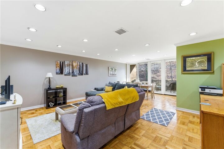 Property Photo:  5100 Fifth Avenue 506  PA 15232 