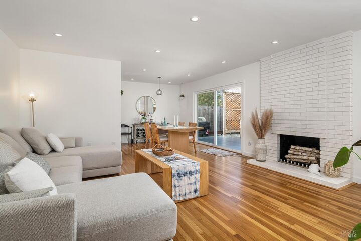 Property Photo:  281 San Carlos Way  CA 94945 