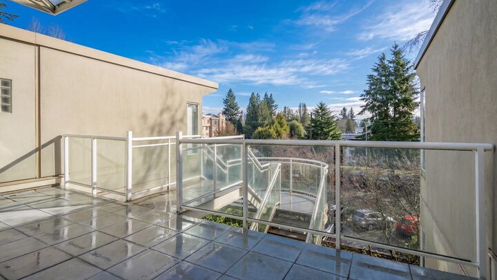 Property Photo: 33682 Marshall Road 12 BC V2S 1L1