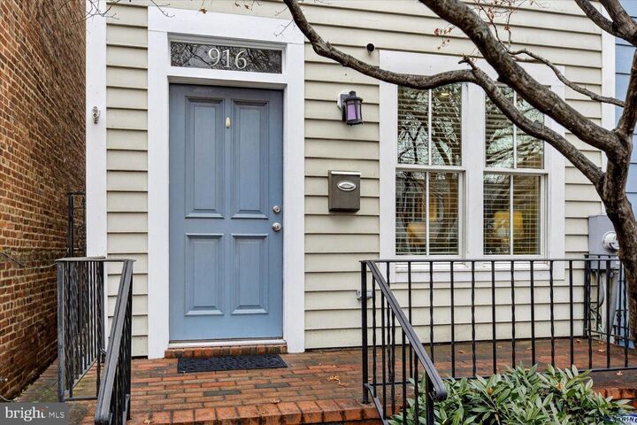 Property Photo:  916 G Street SE  DC 20003 
